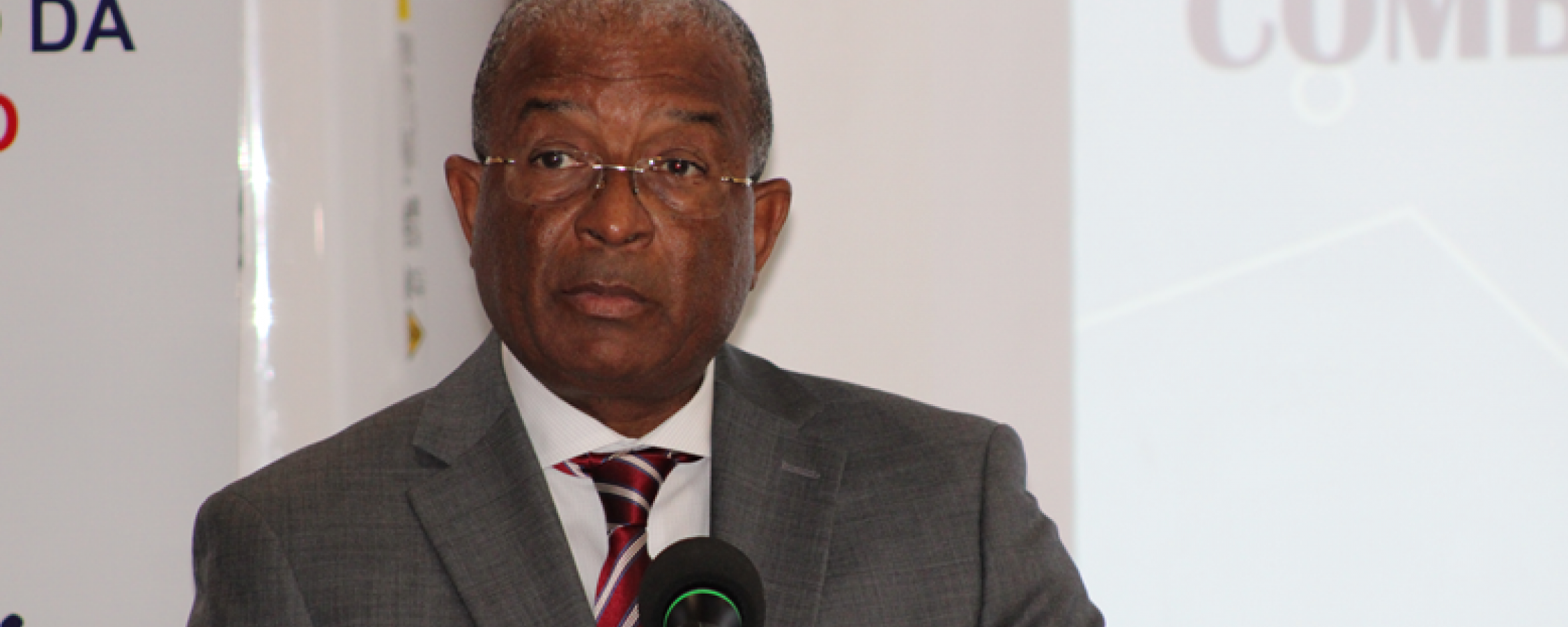 𝐏𝐫𝐨𝐜𝐮𝐫𝐚𝐝𝐨𝐫-𝐆𝐞𝐫𝐚𝐥 𝐝𝐚 𝐑𝐞𝐩𝐮́𝐛𝐥𝐢𝐜𝐚 𝐫𝐞𝐚𝐟𝐢𝐫𝐦𝐚 𝐜𝐨𝐦𝐩𝐫𝐨𝐦𝐢𝐬𝐬𝐨 𝐟𝐢𝐫𝐦𝐞 𝐝𝐨 𝐌𝐢𝐧𝐢𝐬𝐭𝐞́𝐫𝐢𝐨 𝐏𝐮́𝐛𝐥𝐢𝐜𝐨 𝐧𝐨 𝐜𝐨𝐦𝐛𝐚𝐭𝐞 𝐚̀ 𝐜𝐨𝐫𝐫𝐮𝐩𝐜̧𝐚̃𝐨 𝐝𝐮𝐫𝐚𝐧𝐭𝐞 𝐚𝐩𝐫𝐞𝐬𝐞𝐧𝐭𝐚𝐜̧𝐚̃𝐨 𝐝𝐚 𝐄𝐬𝐭𝐫𝐚𝐭𝐞́𝐠𝐢𝐚 𝐍𝐚𝐜𝐢𝐨𝐧𝐚𝐥